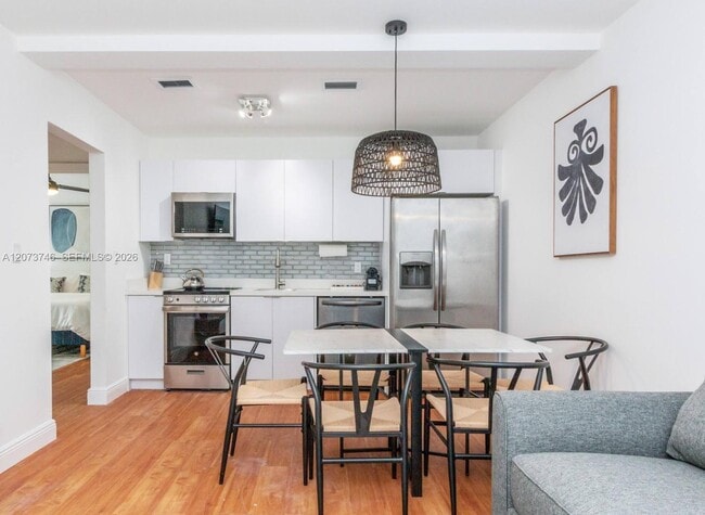 Building Photo - 6509 NE 5th Ave Unit Blue