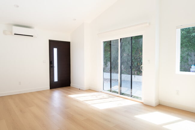 Photo - 3103 Motor Ave