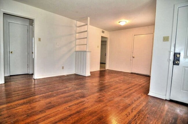 Photo - 7746 Colebrook Dr