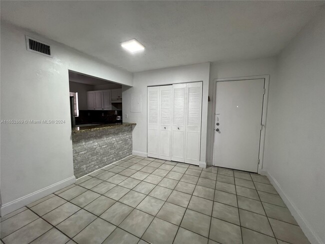 Photo - 816 NW 87th Ave Condominio Unidad 505