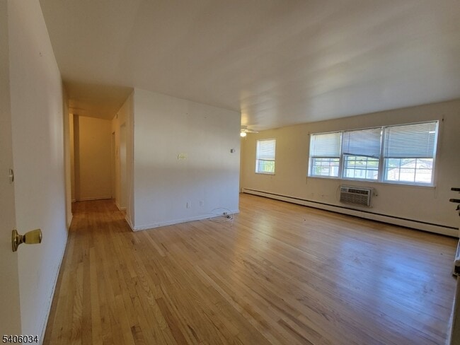 Building Photo - 138 Roseland Ave Unit 4