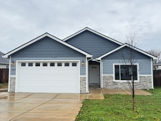 Building Photo - Quiet Cul-De-Sac Living in White City