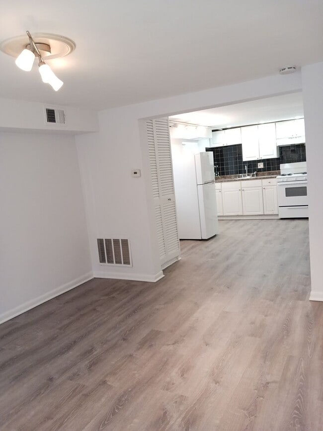 Photo - 2113 W Charleston St Unidad 613 - #Grdn