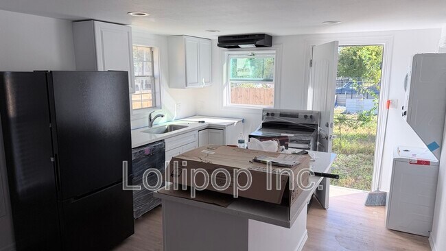 Photo - 2617 Sam Wilson St