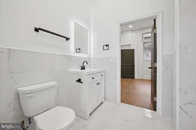 Photo - 1637 W Girard Ave