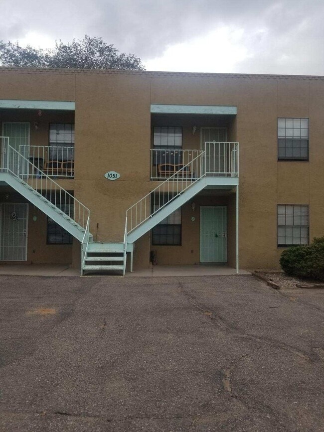 Building Photo - Coming Soon - Nice 2 Bedroom 1 Bathroom Ap... Rental