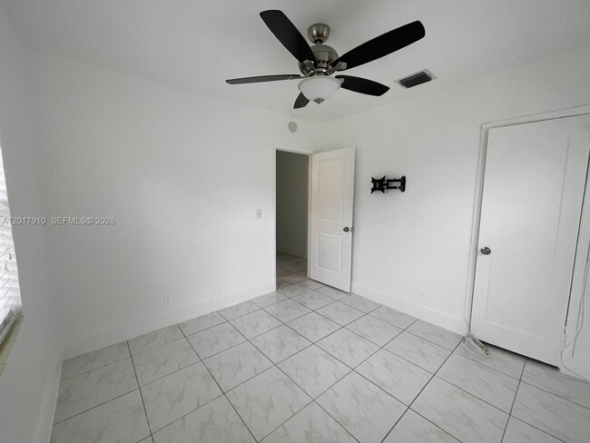 Photo - 1011 Avenue F