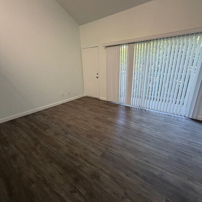 800 E June St