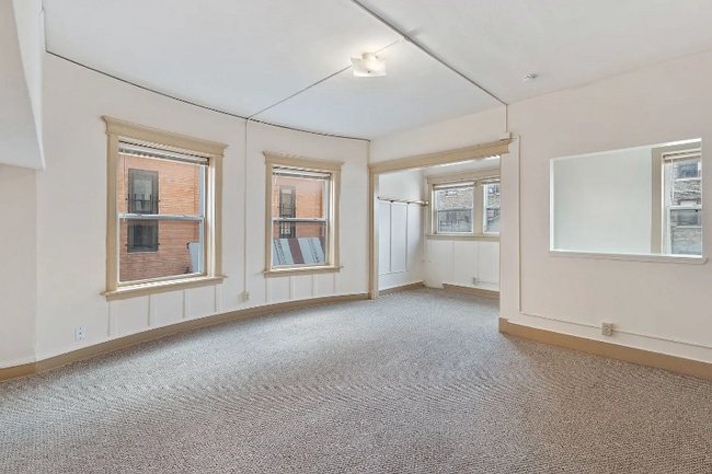 Photo - 2311 W Wisconsin Ave Unit 09