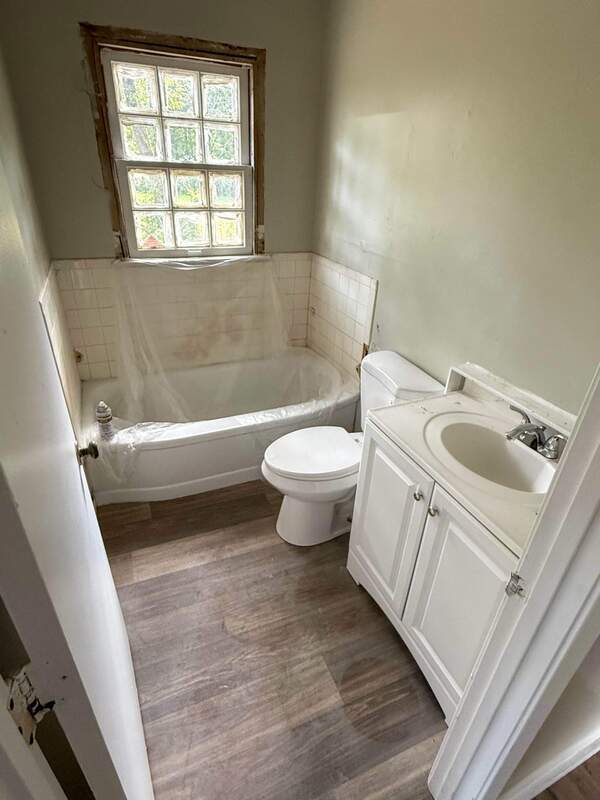 Photo - 402 Willaman St