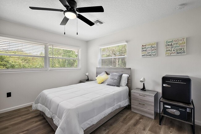 Building Photo - 2232 Sunnyview Dr Rental