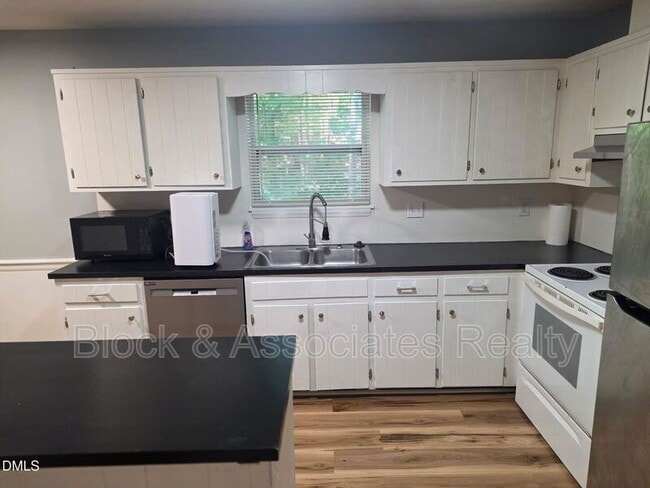 Photo - 902 W Chatham St