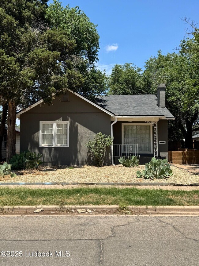 Building Photo - 1912 22nd St Rental