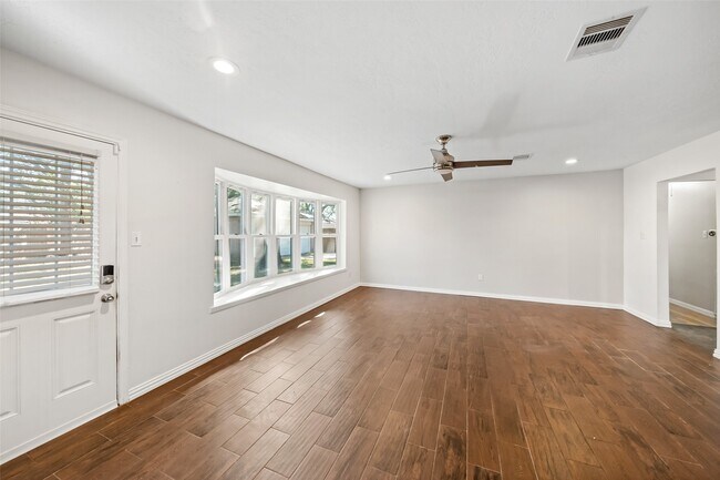 Photo - 2018 Westlake Rd