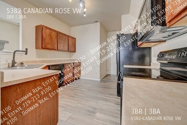 Photo - 5382 Canadian Rose View