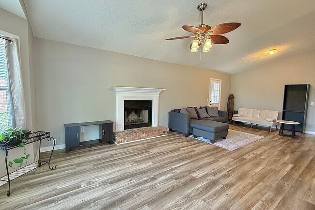 1233 Riyadh Rd