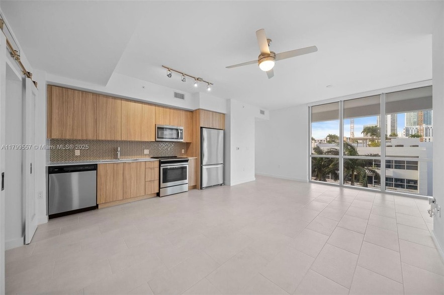 Photo - 2150 N Bayshore Dr