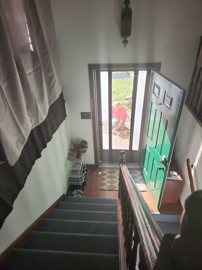 Vista desde lo alto de las escaleras - 2116 Thaler Ave Unidad 1