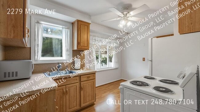 Photo - 2279 Mark Ave