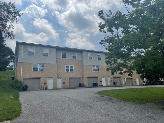 Building Photo - 2 BR Unit 36 Rental