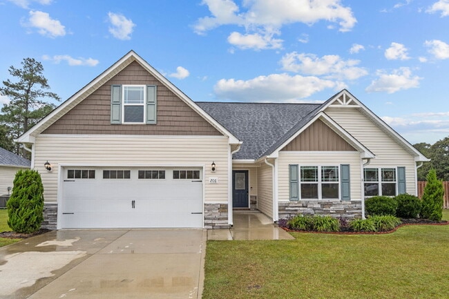 Building Photo - 206 Rowland Dr