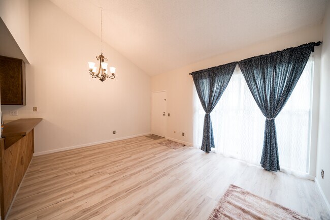 Photo - 1124 Eureka St