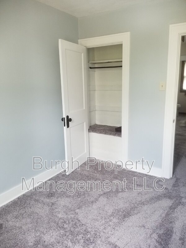 Photo - 944 Jackman Ave