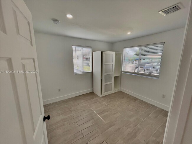 Photo - 1551 NW 55th St Unit F