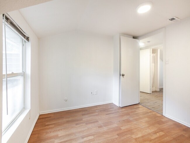 Photo - 115 S 1000 E