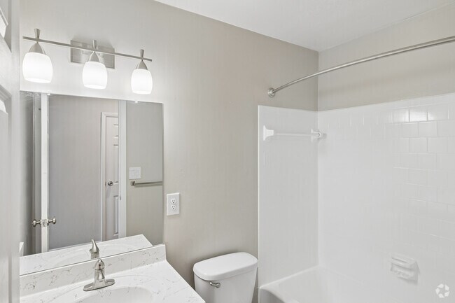 2BR, 2BA - 990SF - Primary Bathroom