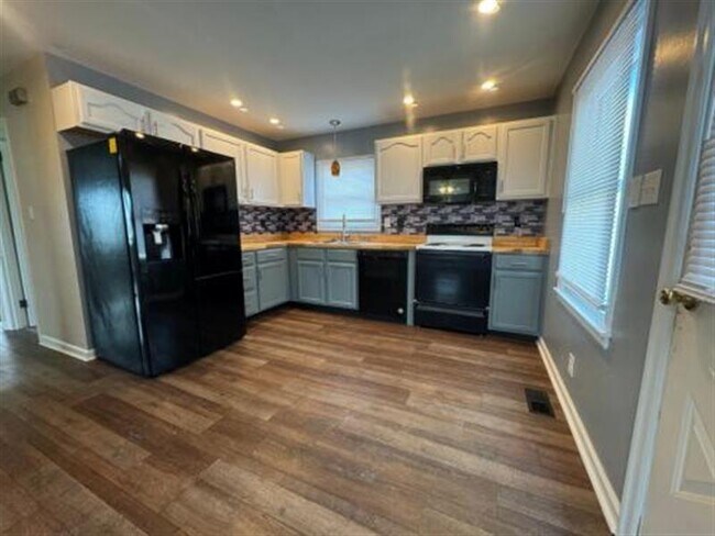 Photo - SUITABLE FOR FAMILY!