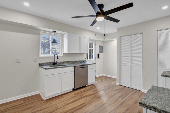 Photo - 5983A Glenway Dr