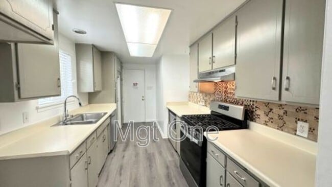 Photo - 4637 Central Ave