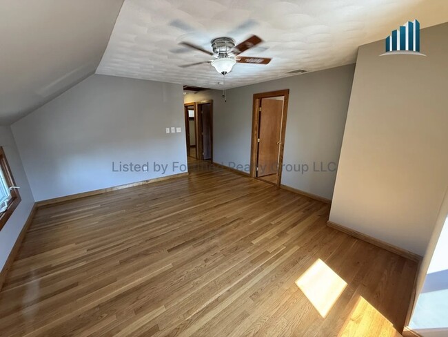 Photo - 132 Hall St Unit 3