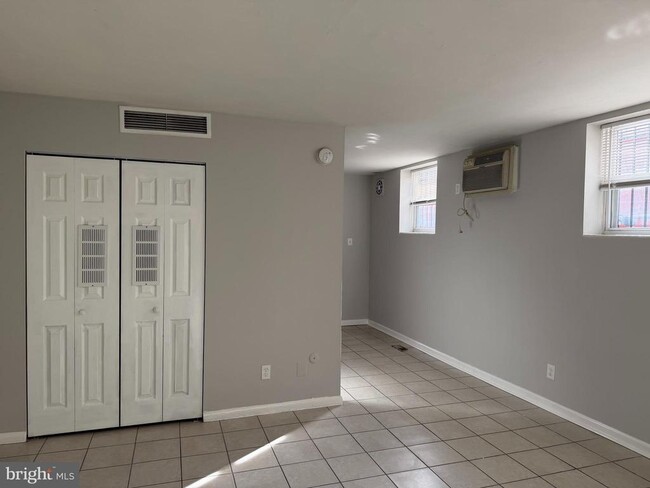 Photo - 5711 Erdrick St Unidad 3