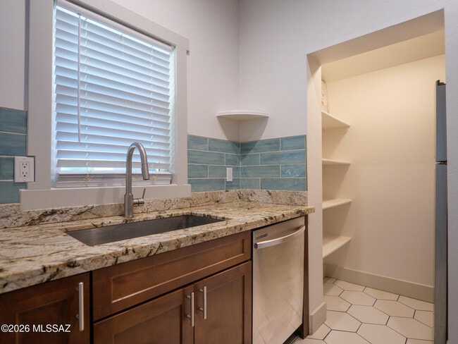 Photo - 120 E 18th St