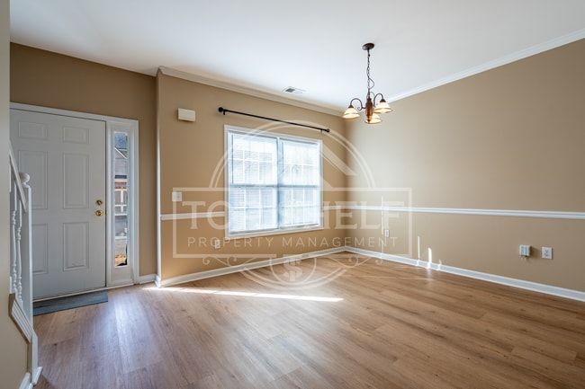 Photo - 32 Brookvalley Ct W