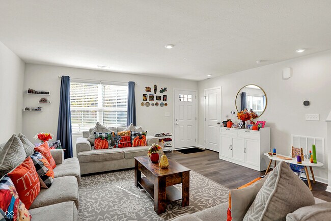 Photo - 910 Red Hls Ct