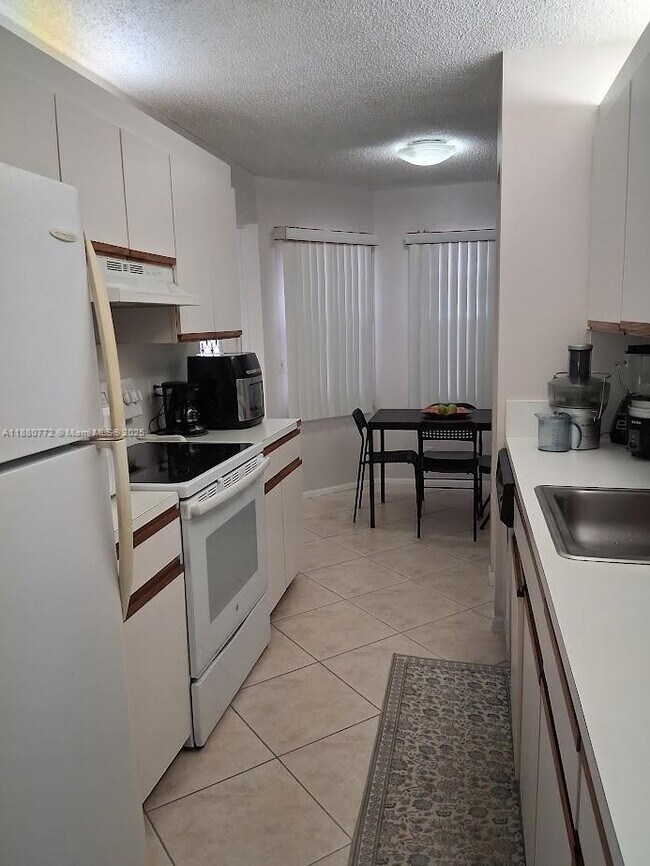 Building Photo - 1100 SW 128th Terrace Unit 207U Rental