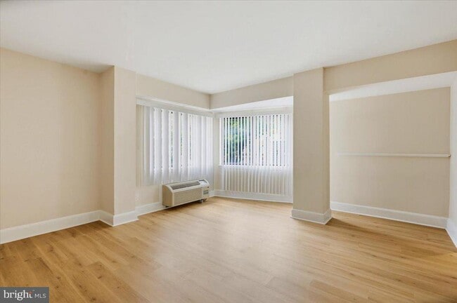 Building Photo - 1825 T St NW Unit 401