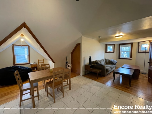 Building Photo - 65 Fairbanks St Unit 2P Rental