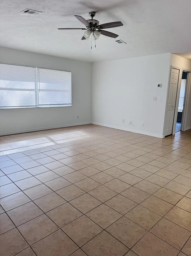 Photo - 8016 Lowndes St