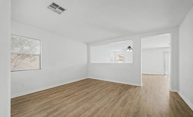 1231 W Wilson Ave