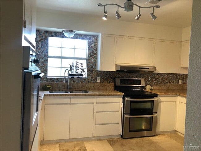 Photo - 22 Jackson Ave W