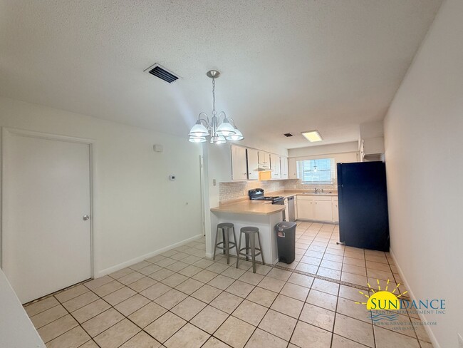 Photo - Beautiful 2 Bedroom townhome in Fort Walton Beach in between Hurlburt Field & Eglin Airforce Base!