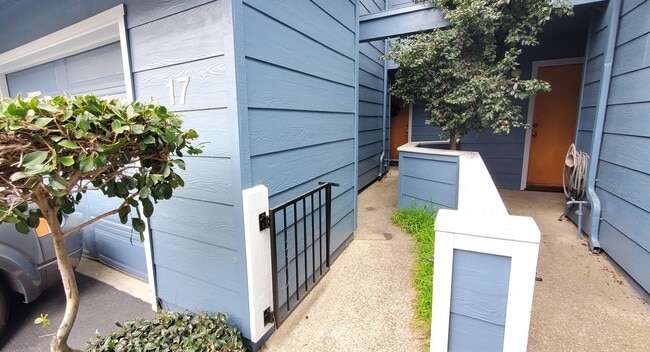 Building Photo - 2225 Exposition Dr