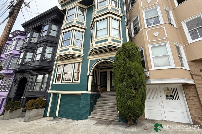 Building Photo - Coming Soon: Top Floor Flat with Updated K... Rental