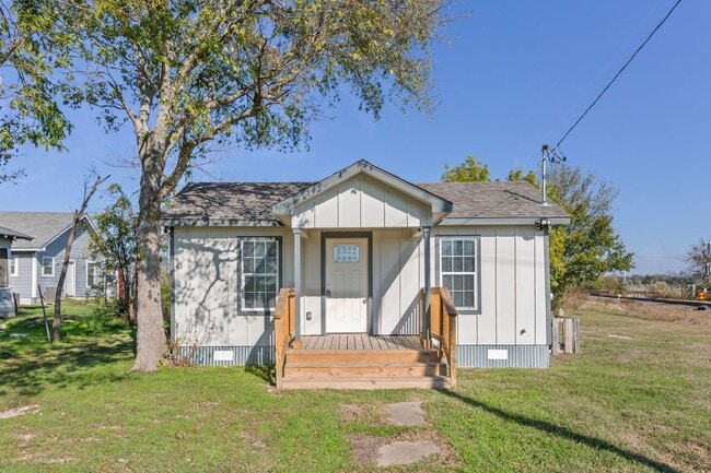 Building Photo - 603 E 3rd St