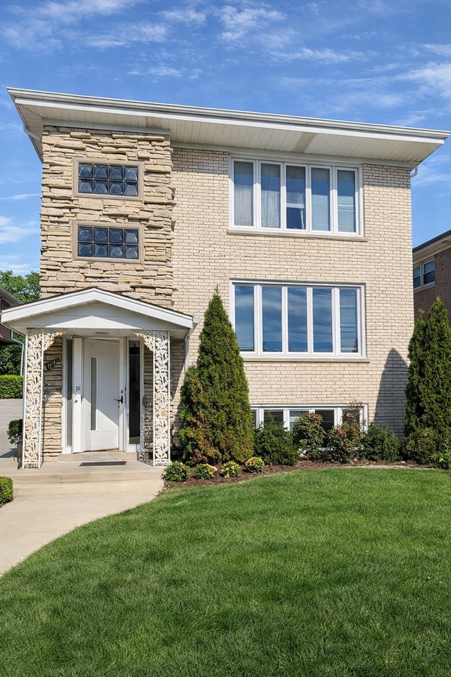 Building Photo - 8604 W Carmen Ave Unit Apt #1