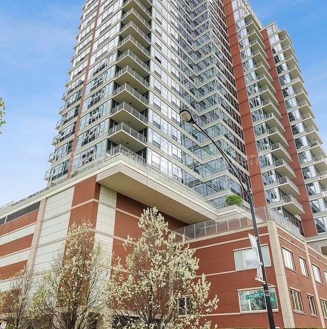 Building Photo - 1600 S Prairie Ave Unit 1307